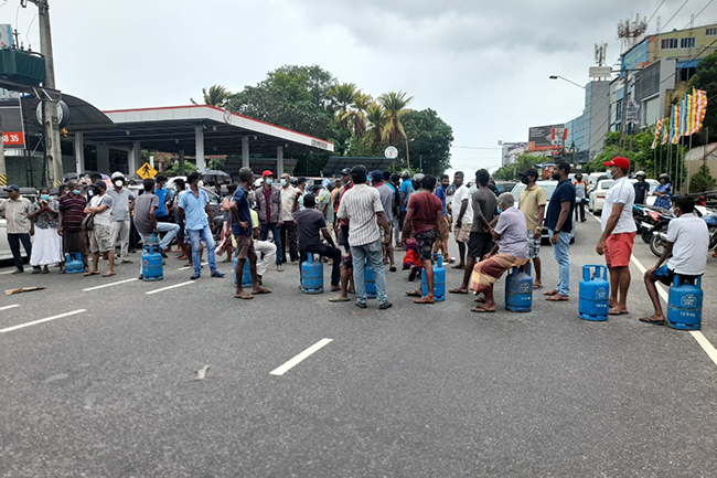 Protest demanding LP gas blocks High-Level Road