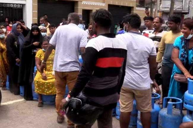 Protest staged at Slave Island demanding LP gas