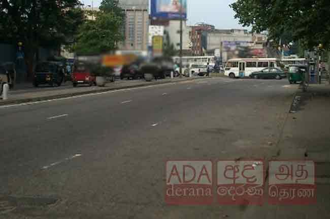 Road from Maligawatte to Panchikawatte blocked by protest