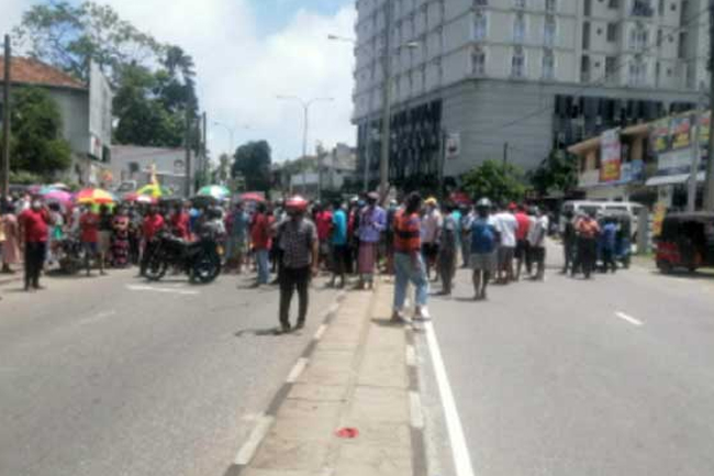 Cotta Road in Borella blocked by protest
