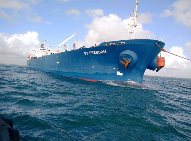 40,000 MT of petrol under Indian assistance reaches Colombo