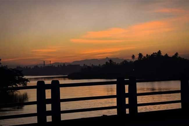 Woman throws child into Kelani River, attempts suicide