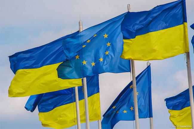 European Union grants candidate status to Ukraine and Moldova