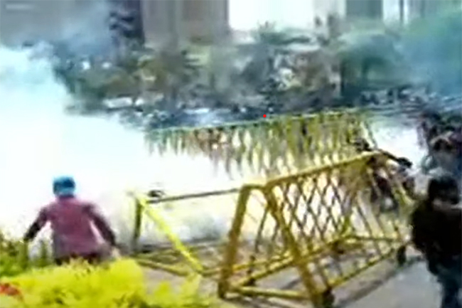Seven injured and hospitalized during mass protests in Colombo