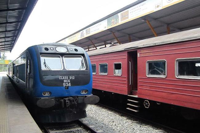 Trains from outstation areas to Colombo suspended