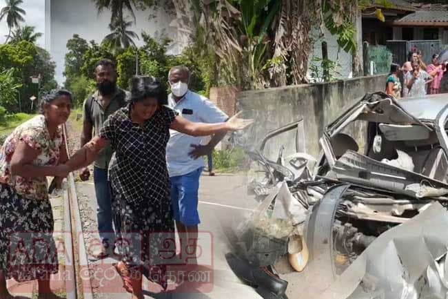 Galle train-car collision: pregnant woman and small girl succumb to injuries