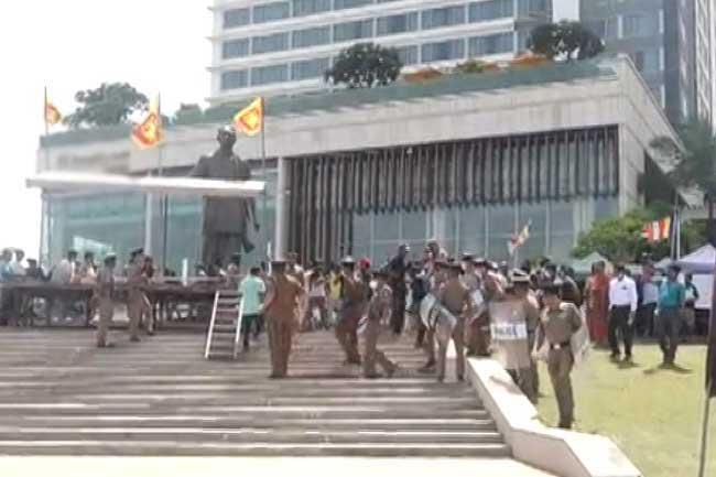 Four arrested for idling near Bandaranaike statue remanded