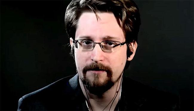 Putin grants Russian citizenship to US whistleblower Snowden