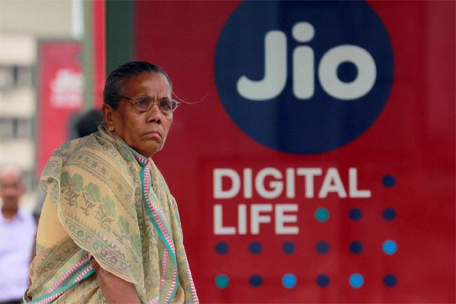 India’s Reliance seeks repeat of phone success with $184 laptop