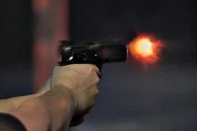 One dead, another injured as police fire at robbers in Negombo