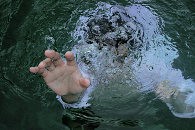 Three including 2 children drown while bathing in Chilaw estuary