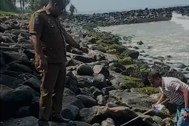 Sword used in mutilating the hands of man in Koralawella found