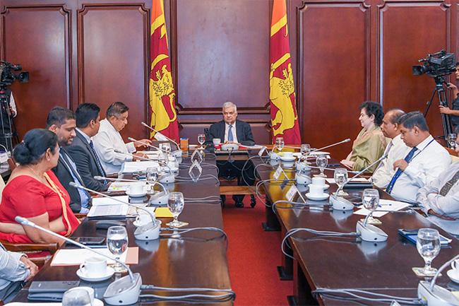 Five state institutions present Rs. 925mn annual dividends to Treasury