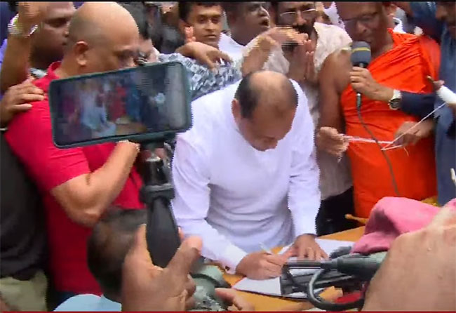 Dayasiri assumes duties as SLFP Gen. Sec. ‘outside’ party HQ