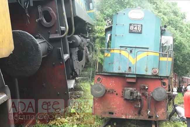 ‘Rajarata Rejina’ train derails in Colombo