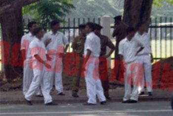 Royal, Thurstan students clash; policeman injured