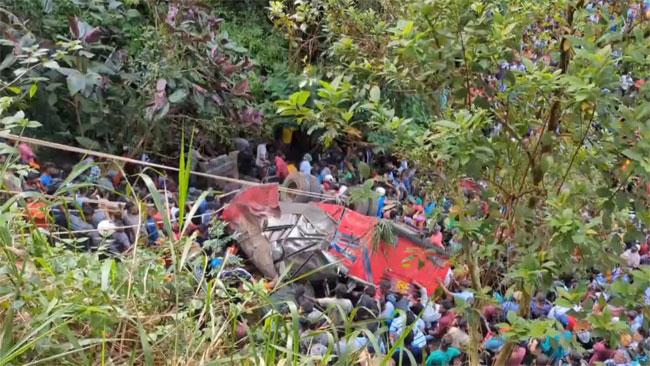Death toll in Gerandi Ella bus accident climbs to 22
