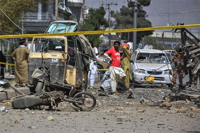 Car bomb kills 10 in Pakistan after militants trigger shootout with troops