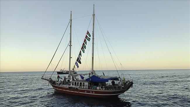 Israeli naval ships intercept Gaza-bound flotilla