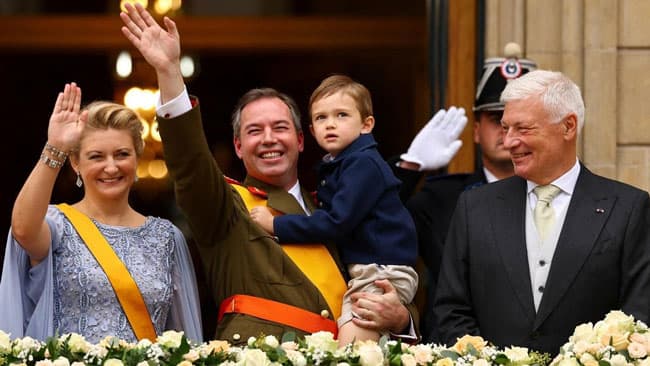 Luxembourg’s grand duke abdicates after 25 years, passing throne to son