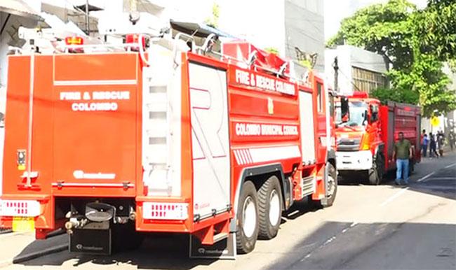 Fire breaks out at building on Bauddhaloka Mawatha