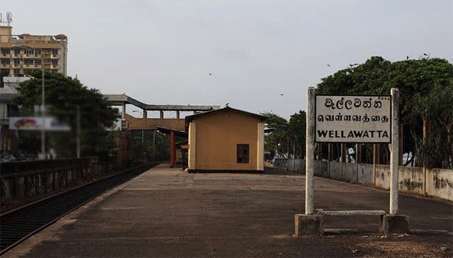 Man dies after being hit by train in Wellawatte