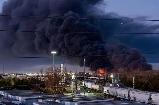 At least three killed after UPS plane crashes in Kentucky, erupts into ball of fire