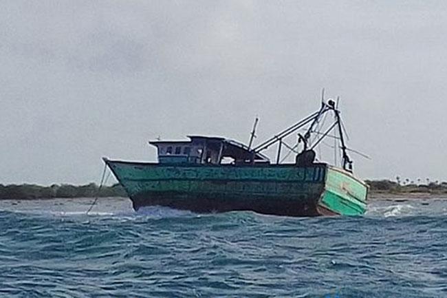 Sri Lankan boat with nearly 300kg heroin and ‘Ice’ seized off Maldives