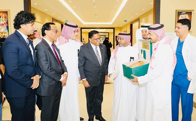 Sri Lanka’s FM explores investment opportunities with leading healthcare provider in Middle East