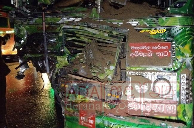 Over 15 injured in bus–tipper collision in Ambalantota