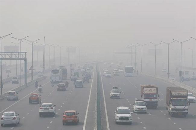 Delhi’s air quality deteriorates, inches closer to ‘severe’ zone