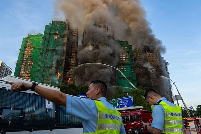 Fire rages through Hong Kong high-rise, leaving 4 dead