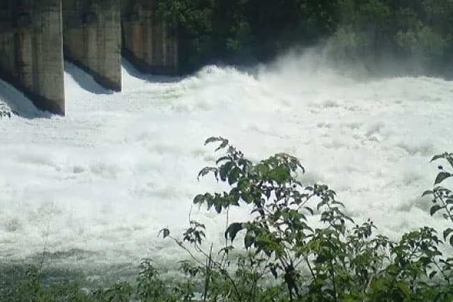 Eight spill gates of Deduru Oya reservoir opened