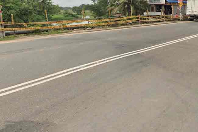 Bridge near Yakkala Ayurveda caving in, section of Colombo-Kandy road closed temporarily