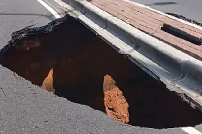 Colombo–Kandy Main road closed near Yakkala for 15 hours