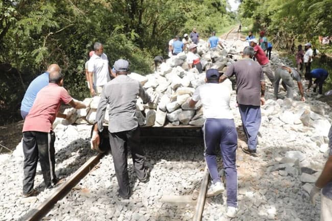 Renovation work on Colombo–Puttalam railway line underway