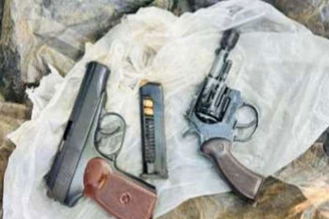 Police uncover two firearms on Polonnaruwa–Batticaloa main road