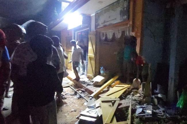 Reckless driver defying police orders crashes vehicle in Jaffna
