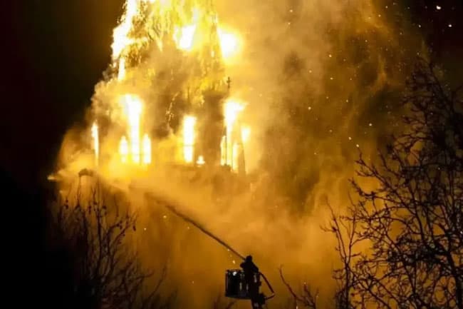 154-year-old Amsterdam church engulfed in flames on New Year’s Eve