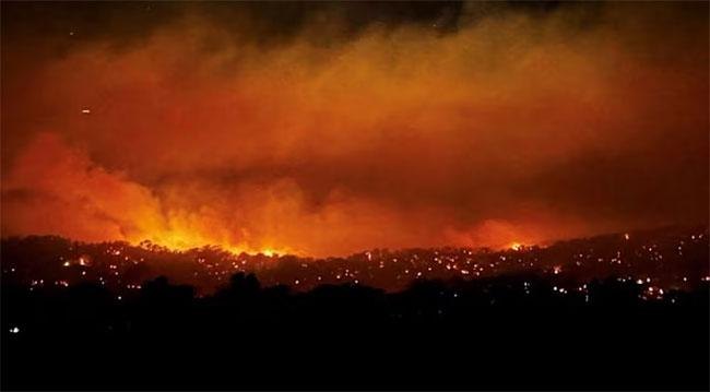 Australia bushfires to burn out of control for weeks, authorities say