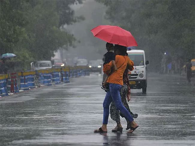 Showers expected in several districts tomorrow