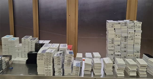 Man arrested at BIA while attempting to smuggle in 390 mobile phones valued at Rs. 34 mln