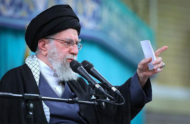 Iran to consider lifting internet ban; state TV hacked