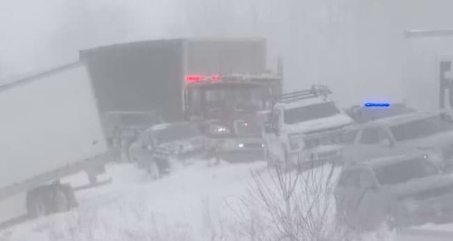 Heavy snow in US strands drivers in 100-vehicle crash