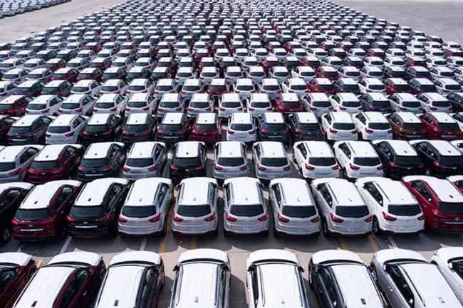 Govt earned Rs. 904 bln from vehicle imports, more than double the expected income