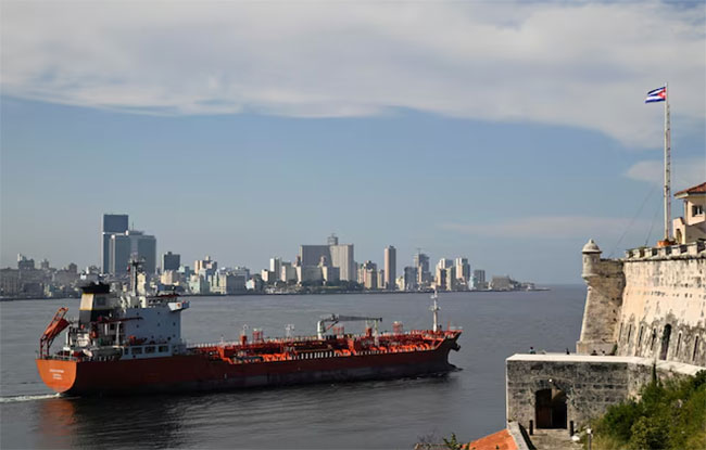 Trump threatens tariffs on any nation supplying Cuba with oil
