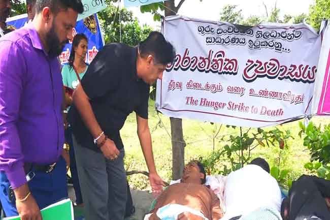 Opposition Leader Sajith meets school dev. officers on hunger strike