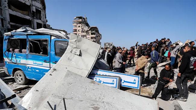 Israeli air strikes kill at least 32 Palestinians in Gaza