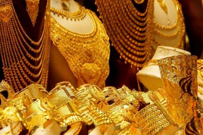 Gold prices drop by Rs. 12,000
