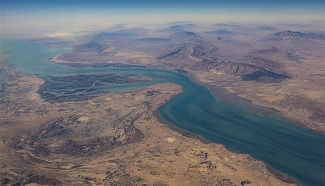 Iran’s Revolutionary Guards begin military drills in Strait of Hormuz